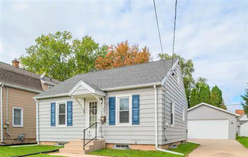 920 West Brewster Street
